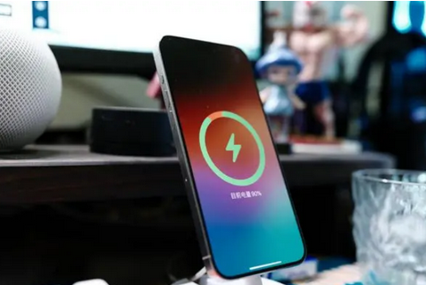 北川苹果15换屏服务分享用什么充电器给iPhone15充电更好 